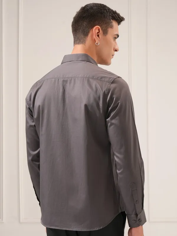 Highlander Men Grey Solid Slim Fit Casual Shirt