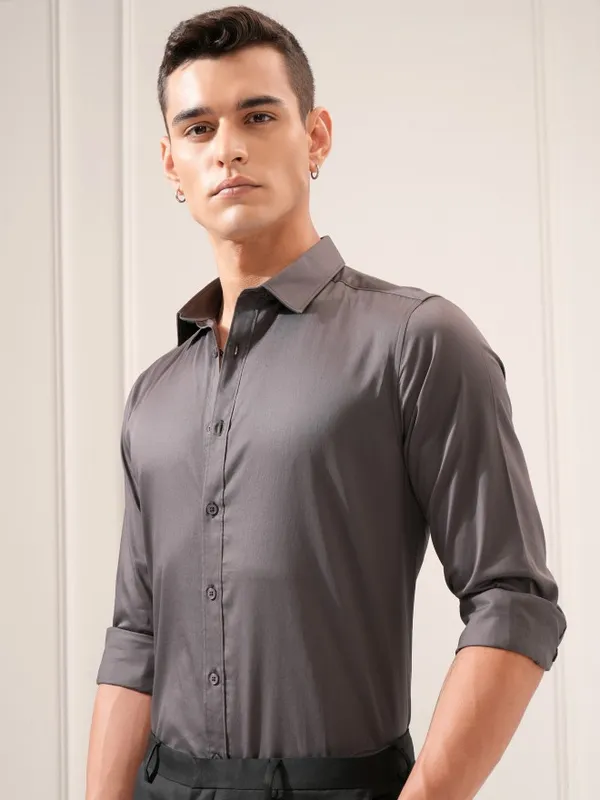 Highlander Men Grey Solid Slim Fit Casual Shirt