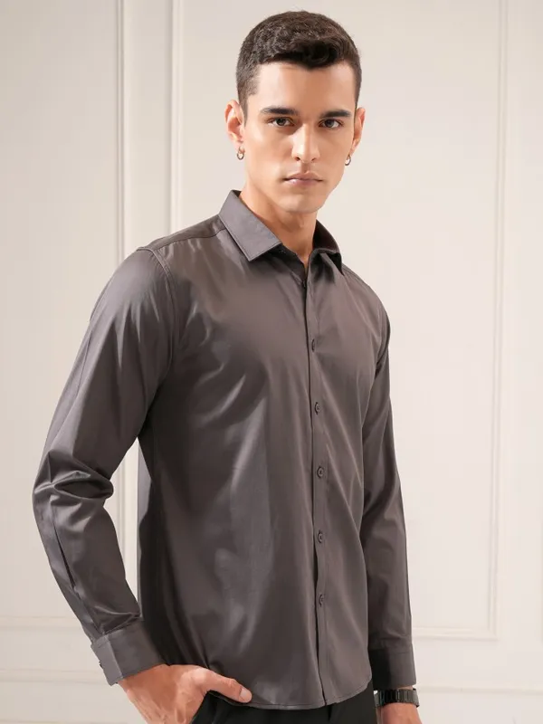 Highlander Men Grey Solid Slim Fit Casual Shirt