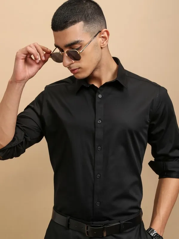 Highlander Men Black Solid Slim Fit Casual Shirt