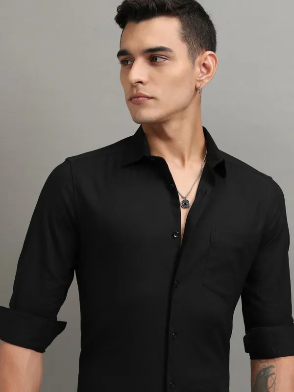 Highlander Men Black Solid Slim Fit Casual Shirt