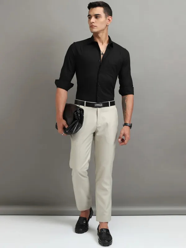 Highlander Men Black Solid Slim Fit Casual Shirt