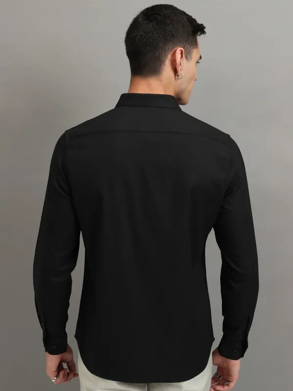 Highlander Men Black Solid Slim Fit Casual Shirt