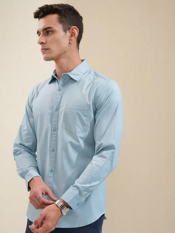 Highlander Men Blue Solid Regular Fit Casual Shirt