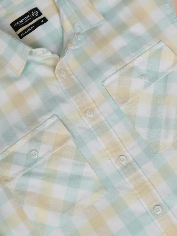 Locomotive Men Green Checked Relaxed Fit Casual Shirt