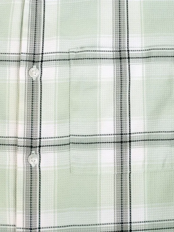 Highlander Men Green Checked Relaxed Fit Casual Shirt