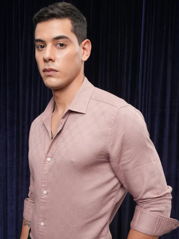 Locomotive Premium Men Pink Textured Slim Fit Casual Shirt