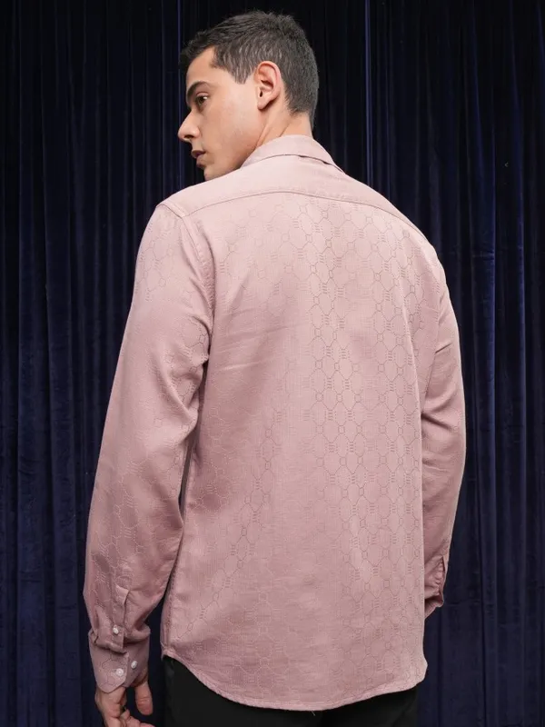 Locomotive Premium Men Pink Textured Slim Fit Casual Shirt