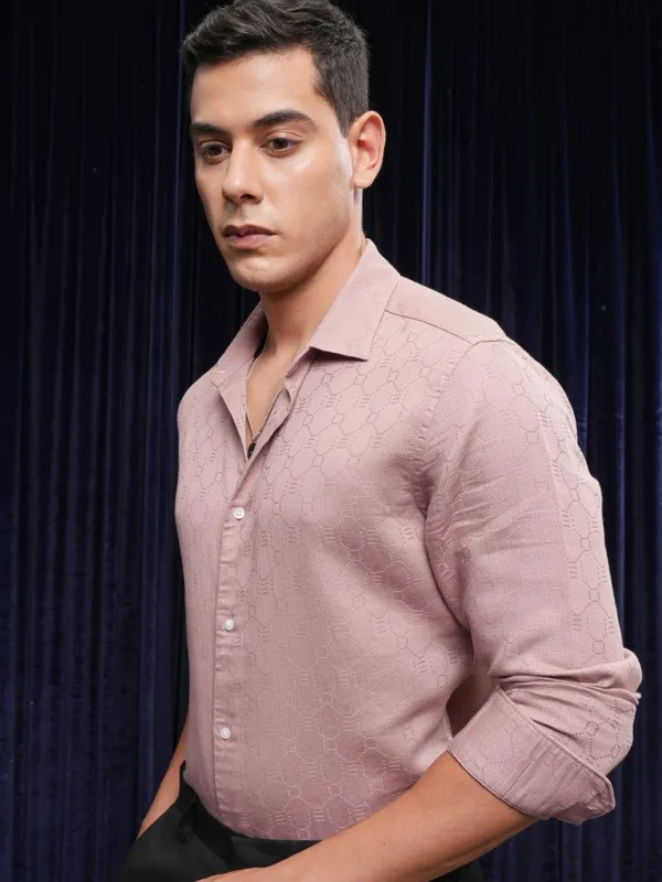 Locomotive Premium Men Pink Textured Slim Fit Casual Shirt