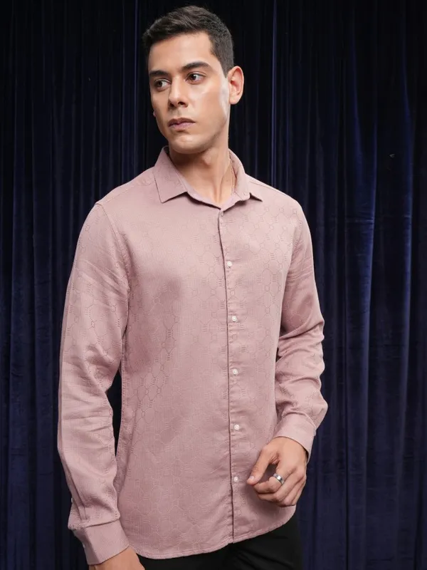Locomotive Premium Men Pink Textured Slim Fit Casual Shirt