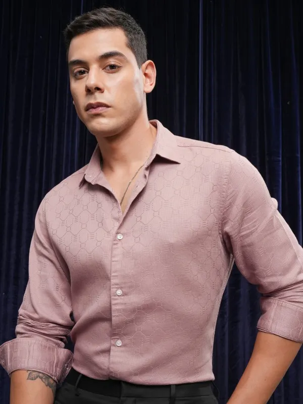 Locomotive Premium Men Pink Textured Slim Fit Casual Shirt