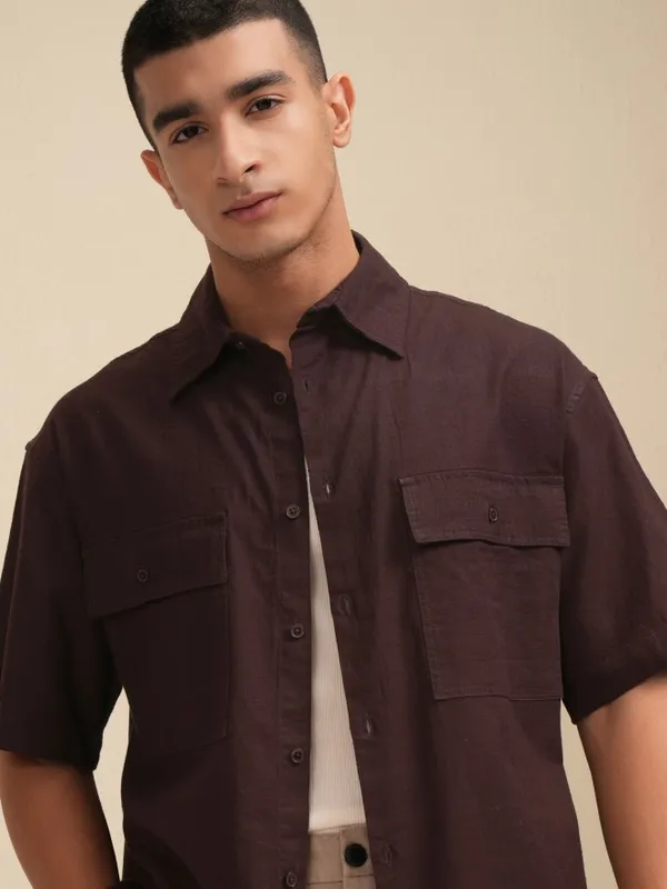 Highlander Men Brown Solid Oversized Fit Casual Shirt