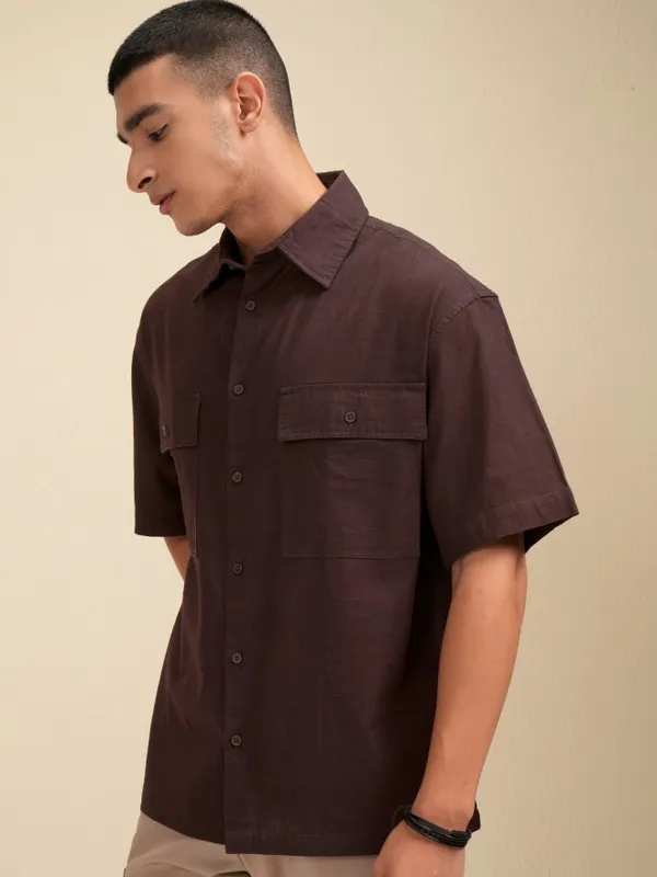 Highlander Men Brown Solid Oversized Fit Casual Shirt
