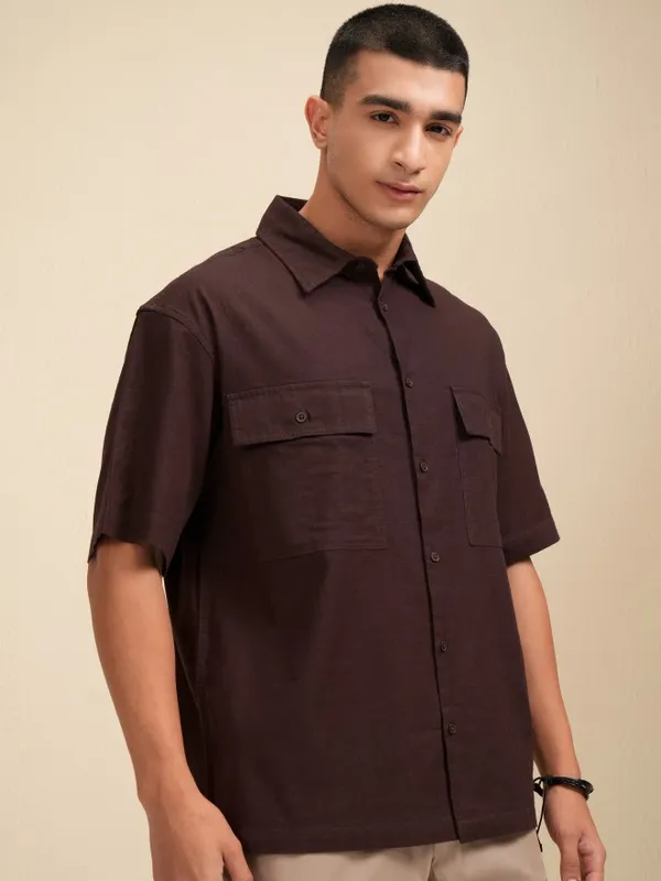 Highlander Men Brown Solid Oversized Fit Casual Shirt