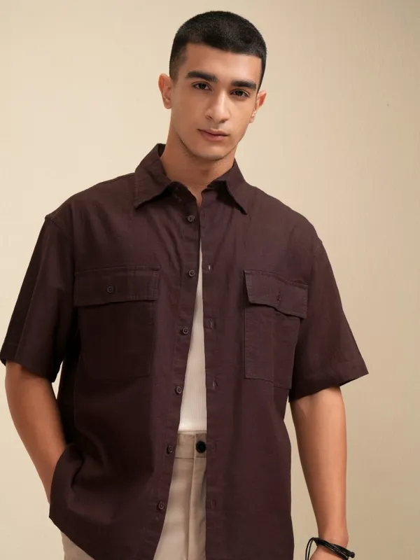 Highlander Men Brown Solid Oversized Fit Casual Shirt