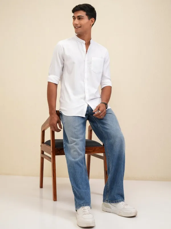 Locomotive Men White Textured Regular Fit Casual Shirt