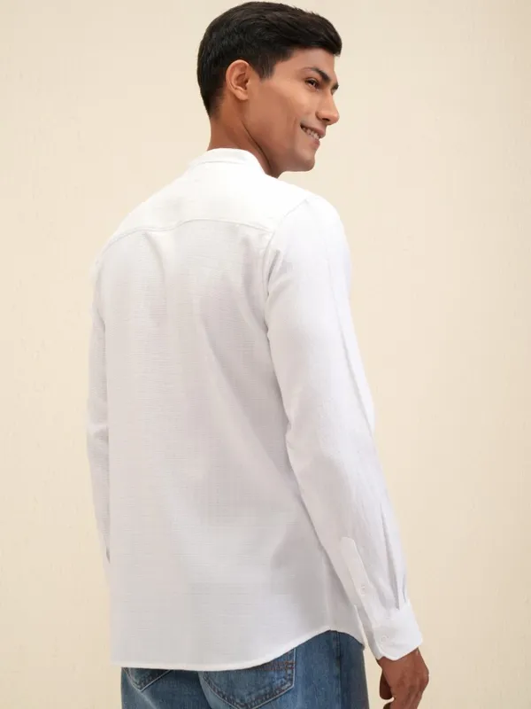 Locomotive Men White Textured Regular Fit Casual Shirt