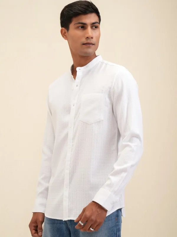 Locomotive Men White Textured Regular Fit Casual Shirt