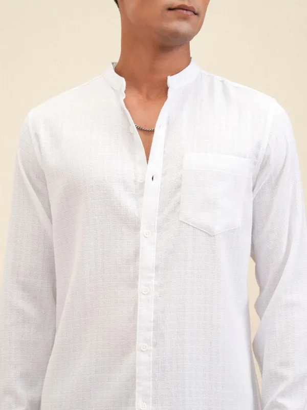 Locomotive Men White Textured Regular Fit Casual Shirt