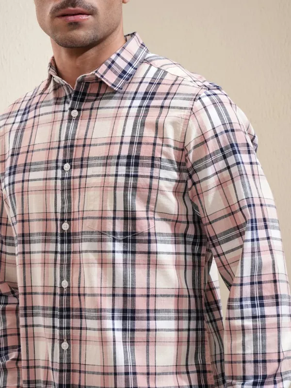 Locomotive Men Pink Checked Regular Fit Casual Shirt