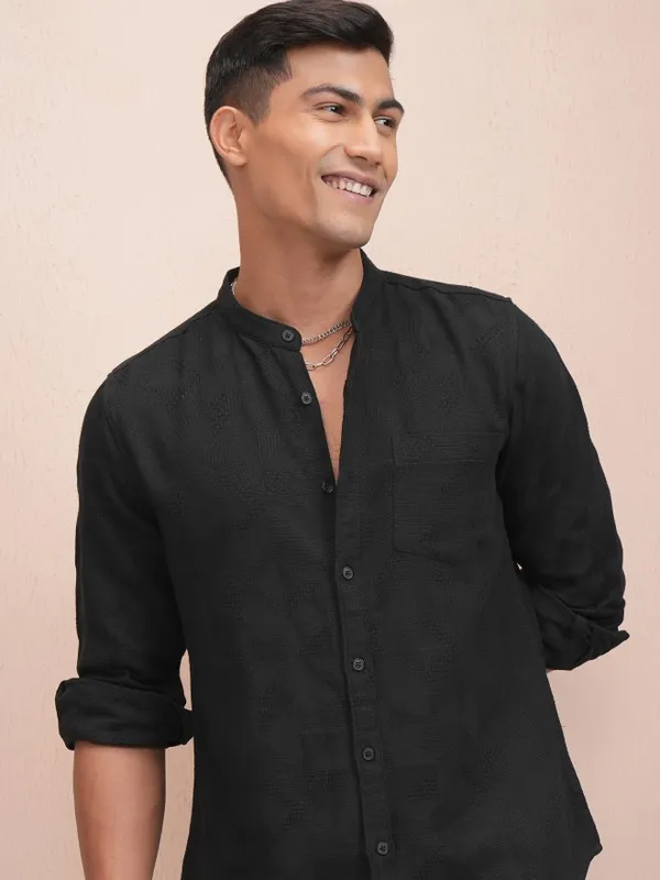 Locomotive Men Black Textured Regular Fit Casual Shirt