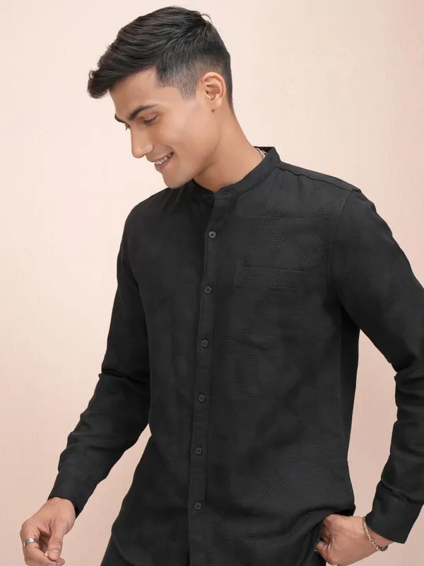 Locomotive Men Black Textured Regular Fit Casual Shirt