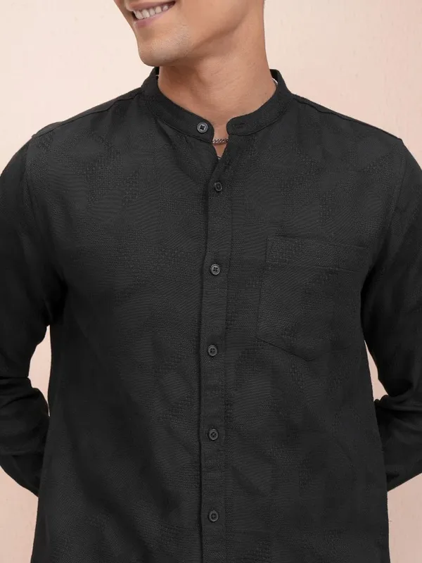 Locomotive Men Black Textured Regular Fit Casual Shirt