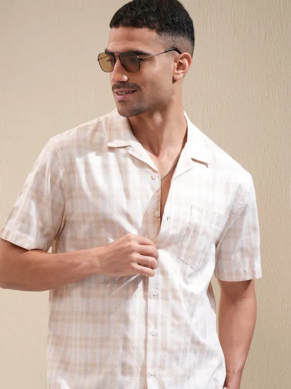 Locomotive Men Beige Checked Relaxed Fit Casual Shirt