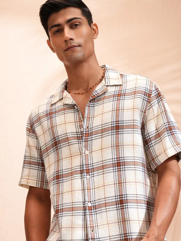Locomotive Men Off White Checked Relaxed Fit Casual Shirt