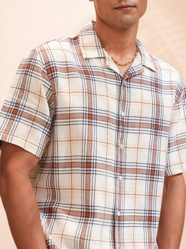 Locomotive Men Off White Checked Relaxed Fit Casual Shirt