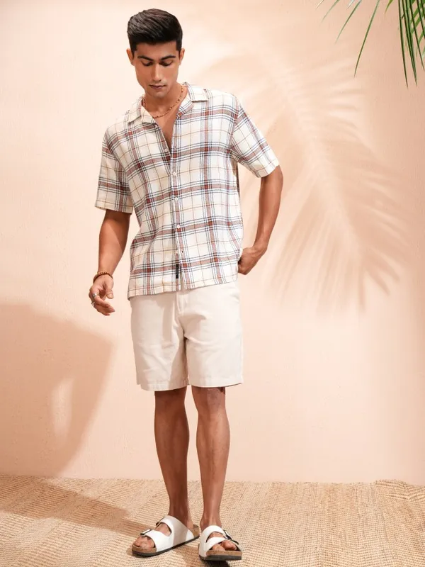 Locomotive Men Off White Checked Relaxed Fit Casual Shirt