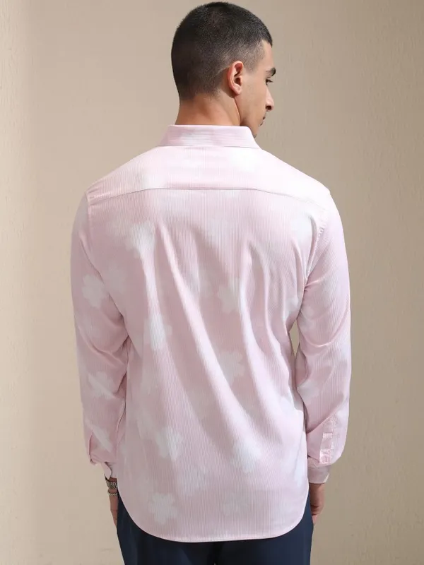 Highlander Men Pink Printed Slim Fit Casual Shirt