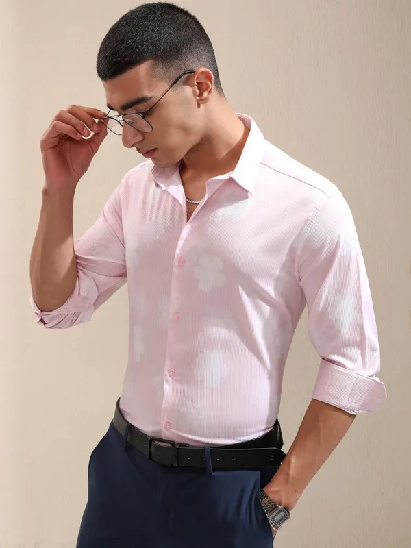 Highlander Men Pink Printed Slim Fit Casual Shirt