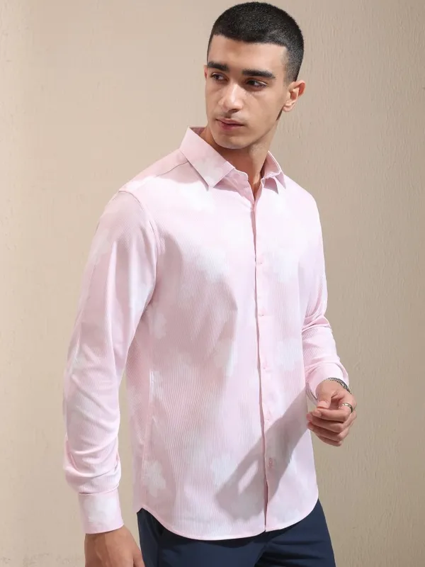 Highlander Men Pink Printed Slim Fit Casual Shirt
