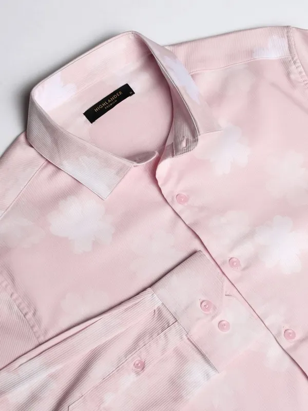 Highlander Men Pink Printed Slim Fit Casual Shirt