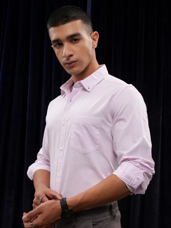 Highlander Men Pink Striped Regular Fit Casual Shirt