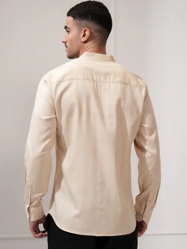 Locomotive Men Cream Striped Regular Fit Casual Shirt
