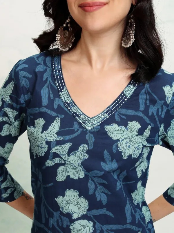 Vishudh Women Navy Blue Printed Straight Kurta