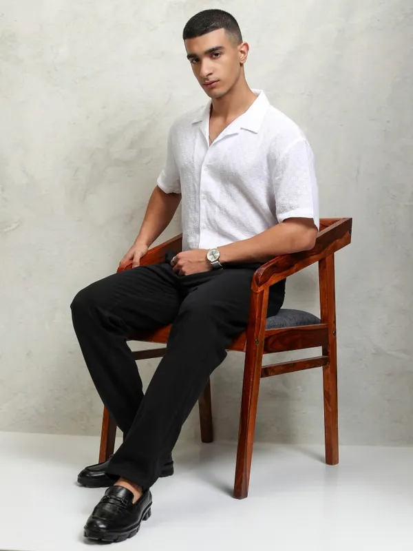 Highlader Men Black Textured Relaxed Fit Casual Shirt