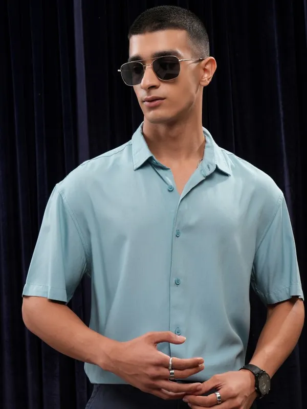 Highlander Men Blue Solid Relaxed Fit Casual Shirt