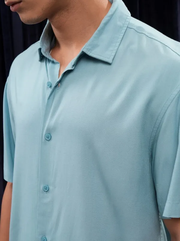 Highlander Men Blue Solid Relaxed Fit Casual Shirt