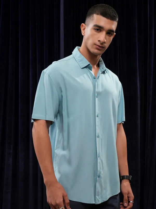 Highlander Men Blue Solid Relaxed Fit Casual Shirt