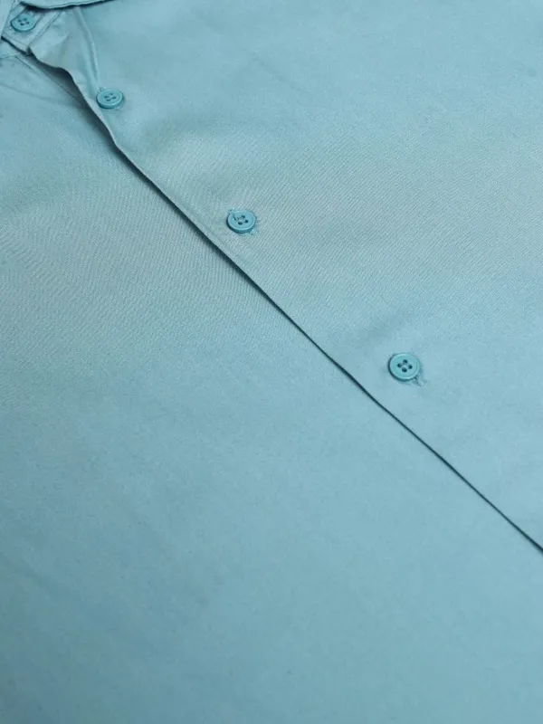 Highlander Men Blue Solid Relaxed Fit Casual Shirt