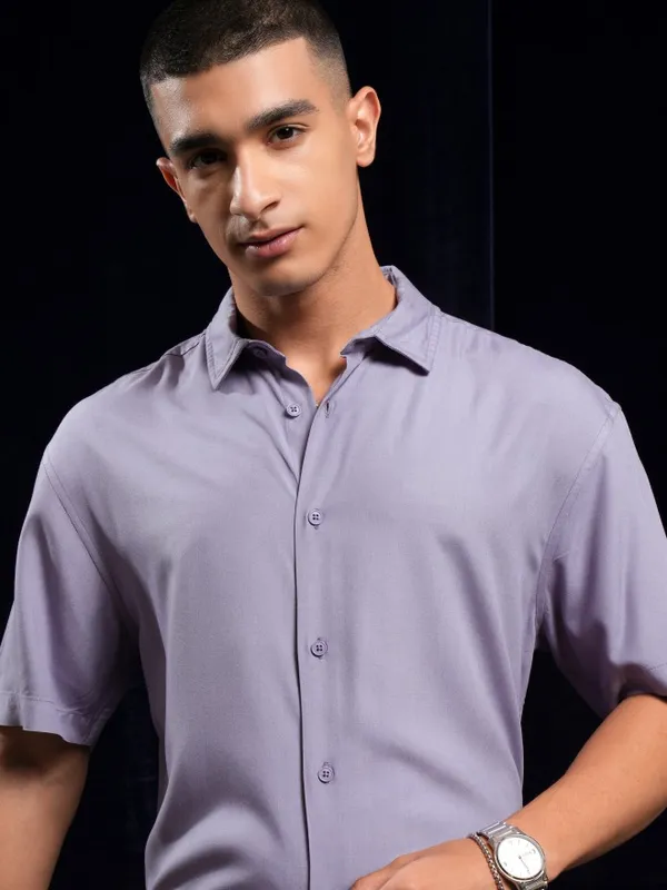 Highlander Men Lavender Solid Relaxed Fit Casual Shirt