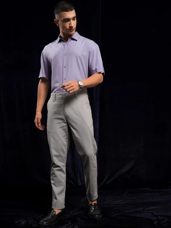 Highlander Men Lavender Solid Relaxed Fit Casual Shirt