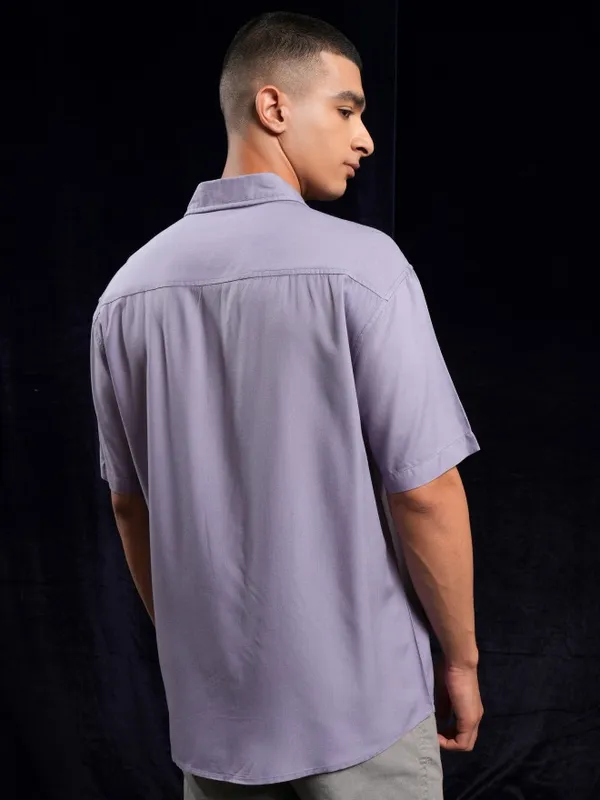 Highlander Men Lavender Solid Relaxed Fit Casual Shirt