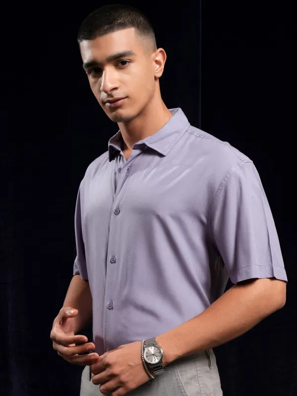 Highlander Men Lavender Solid Relaxed Fit Casual Shirt