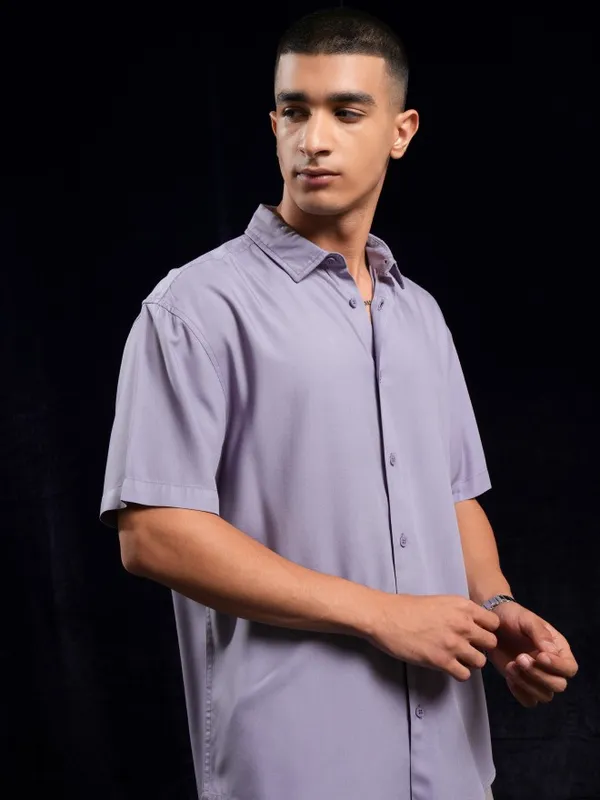 Highlander Men Lavender Solid Relaxed Fit Casual Shirt