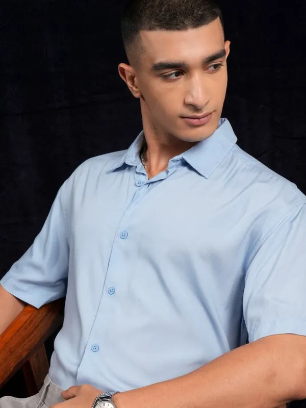 Highlander Men Blue Solid Relaxed Fit Casual Shirt