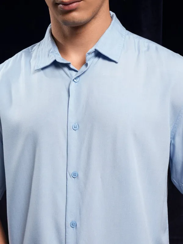 Highlander Men Blue Solid Relaxed Fit Casual Shirt